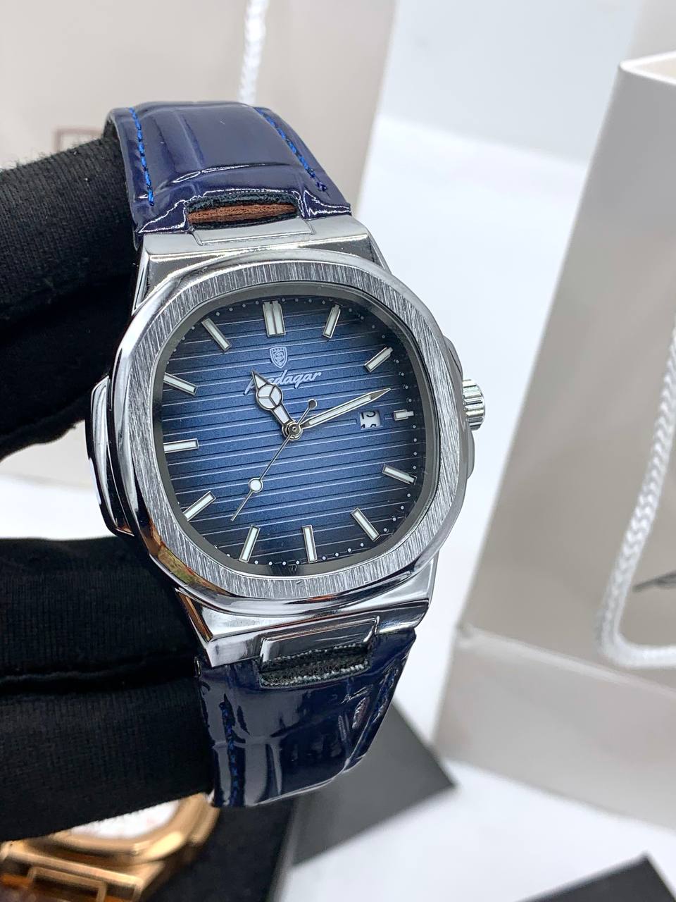 Poedagar Watch with leather strap 