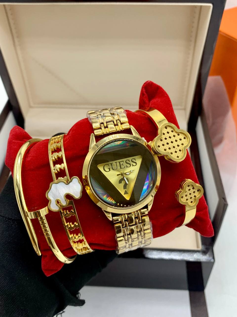 Guess Female watch set with box