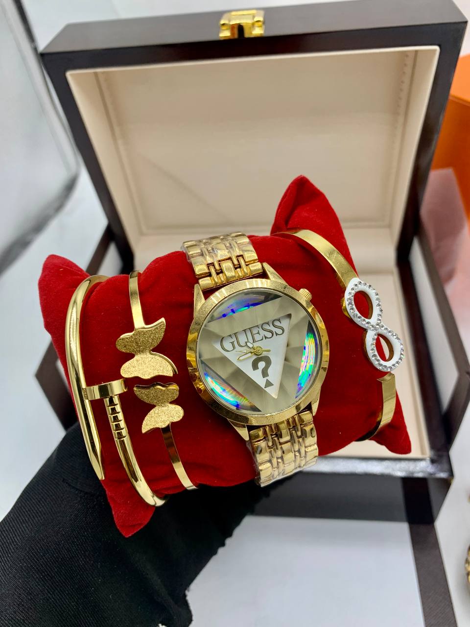 Guess Female watch set with box